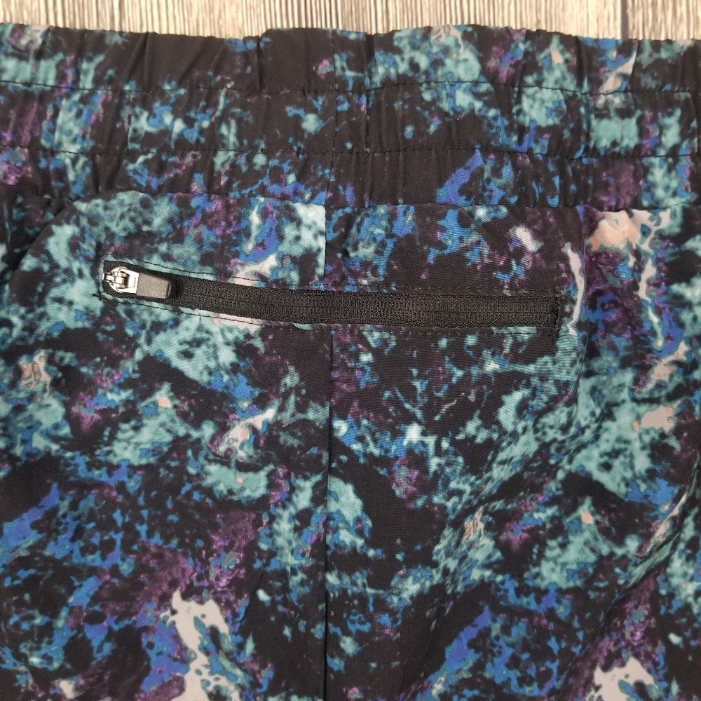 Fabletics Pamela Tidepool Island Runner Shorts - Picture 8 of 10